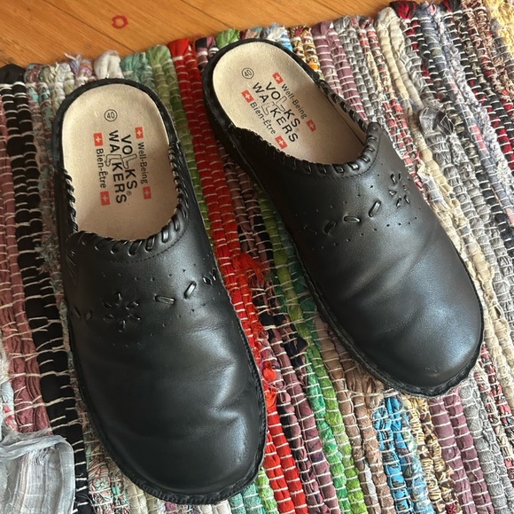 Stylish Black Leather Slip-On Loafers 40 / fits like a Womens size 7.5-8 - Picture 11 of 16